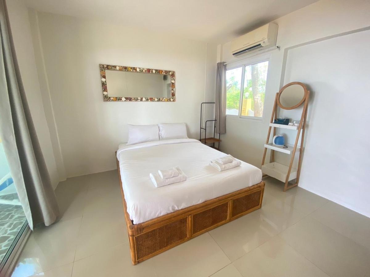 Issara Beach Resort Сішон Екстер'єр фото