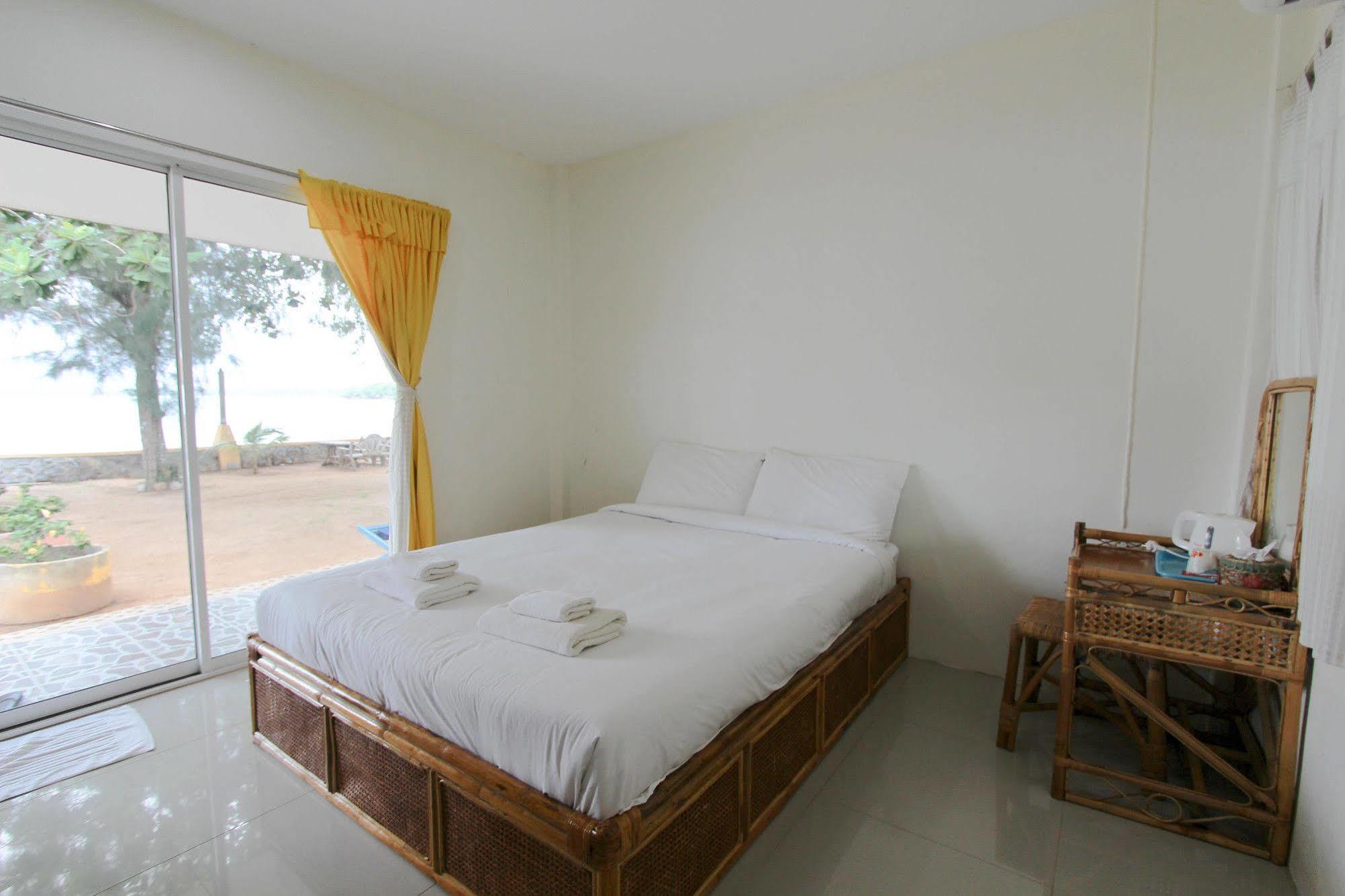 Issara Beach Resort Сішон Екстер'єр фото